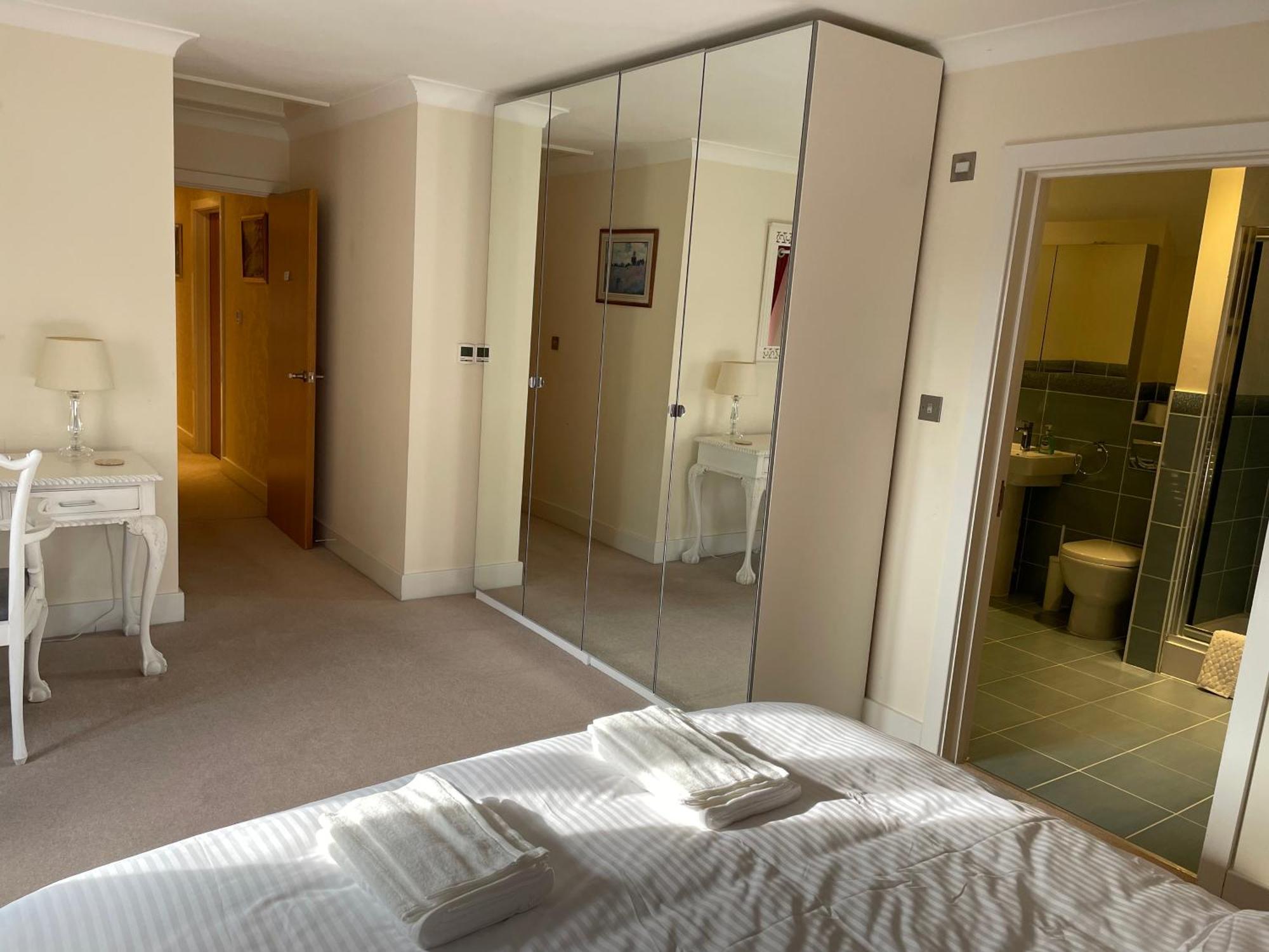 Top Floor En-Suite Double Bedrooms With Great View Of Windsor Castle & Free Parking Zewnętrze zdjęcie