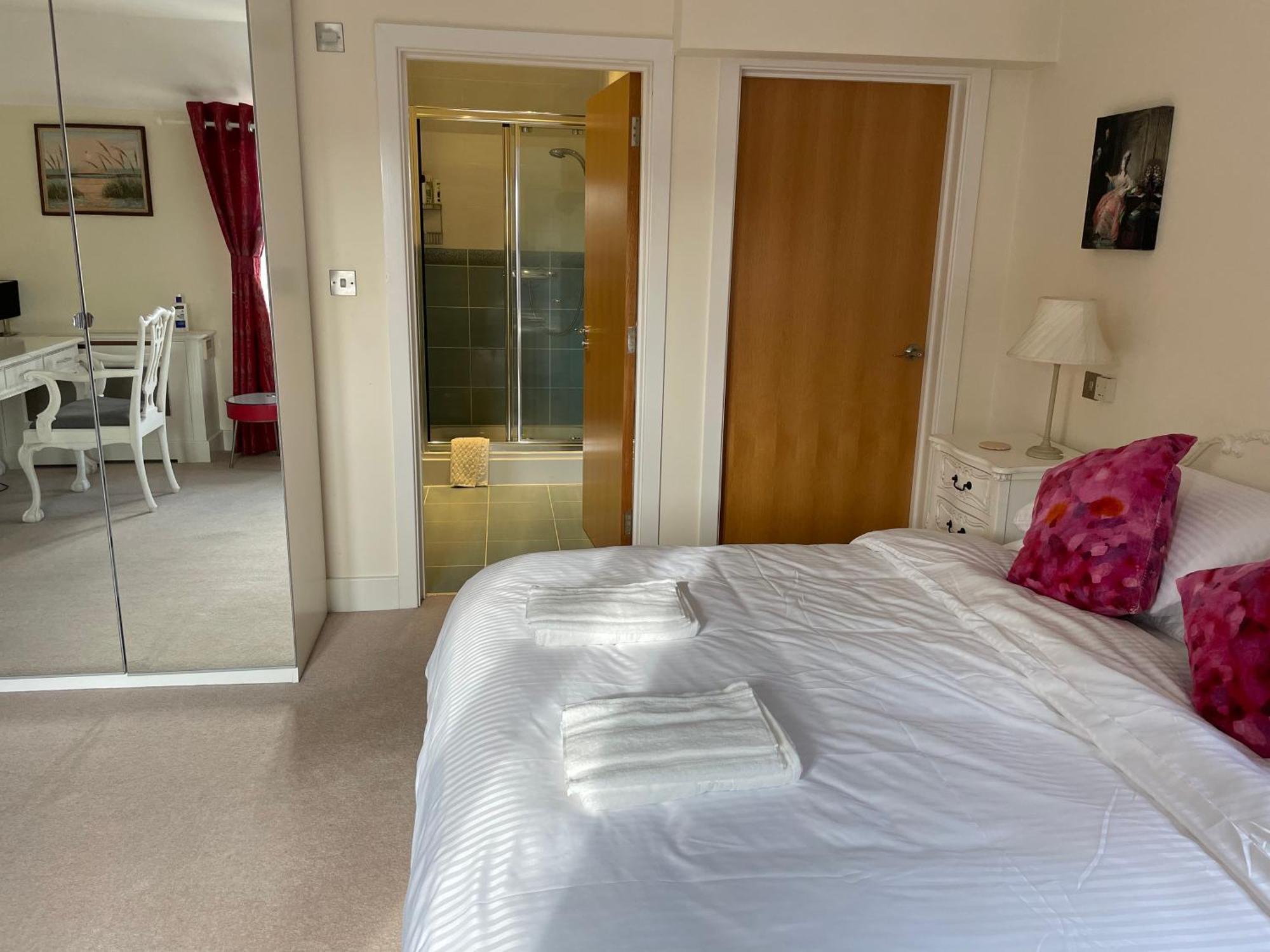 Top Floor En-Suite Double Bedrooms With Great View Of Windsor Castle & Free Parking Zewnętrze zdjęcie
