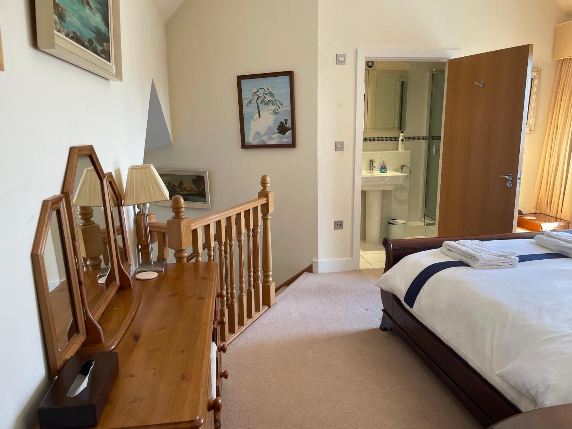 Top Floor En-Suite Double Bedrooms With Great View Of Windsor Castle & Free Parking Zewnętrze zdjęcie