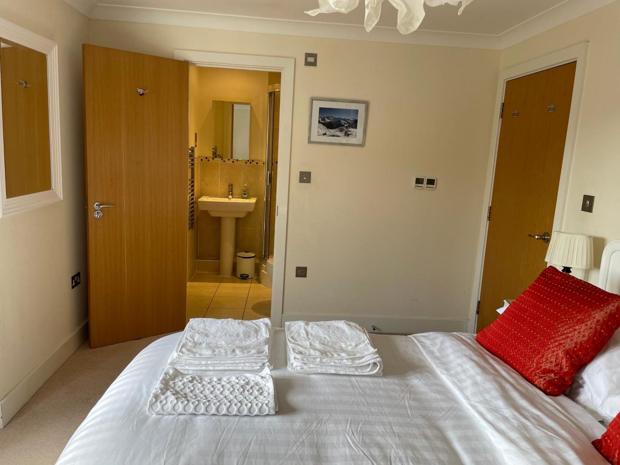 Top Floor En-Suite Double Bedrooms With Great View Of Windsor Castle & Free Parking Zewnętrze zdjęcie